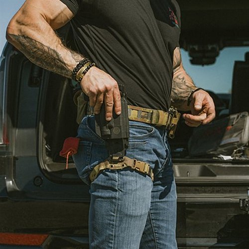Le kit de sangle de jambe GBRS offre une stabilité personnalisable pour ton holster, avec un design minimaliste en Tegris et une fixation directe sur le MHA.
