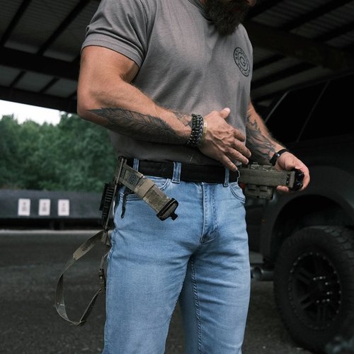 La V3 INNER BELT di GBRS GROUP è un cinturino EDC non metallico, realizzato in scuba webbing da 1.5", ideale per olandesi IWB e compatibile con i cinturoni GBRS.