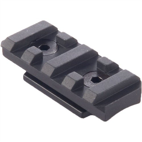 Il sistema di rail modulari AR-15 di J P ENTERPRISES offre flessibilità massima per personalizzare accessori e slitte, realizzato in alluminio anodizzato nero.