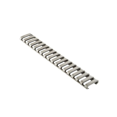 Die 18-SLOT LOWPRO LADDER RAIL COVER sorgt für besseren Halt, schützt deine Hände und die Picatinny Rails während Transport und Lagerung.