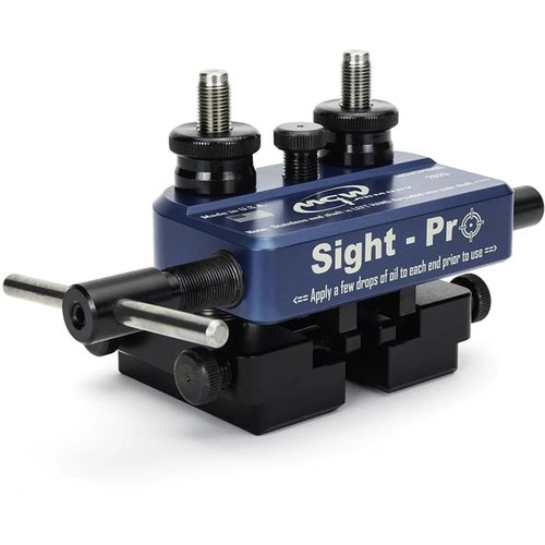 Le SIGHT PRO SIGHT MOVER est un outil essentiel pour les armuriers, offrant un design unique pour maintenir la glissière en place lors du réglage des viseurs.