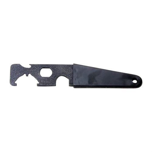 Le multi-outil AR-15 Carbine te permet de travailler facilement sur ton arme avec une clé durable pour le castle-nut, un outil pour retirer le receiver-extension et plus encore.