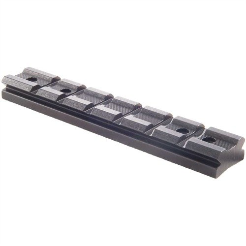 Il RUGER® 10/22® Receiver Mount di POWER CUSTOM si attacca rapidamente ai ricevitori 10/22® e offre sei slot incrociati per montare ottiche e mirini.