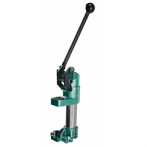 La pressa SUMMIT di RCBS offre accesso ambidestro, leva composta e un robusto telaio in ghisa, ideale per ricaricare con precisione e facilità.
