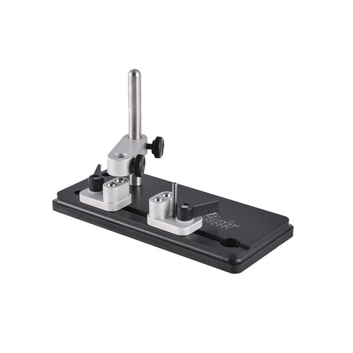Il Sinclair Concentricity Gauge è facile da usare, preciso e adatto per casi fino a 50 BMG, con supporto stabile e regolazioni rapide per misurazioni accurate.
