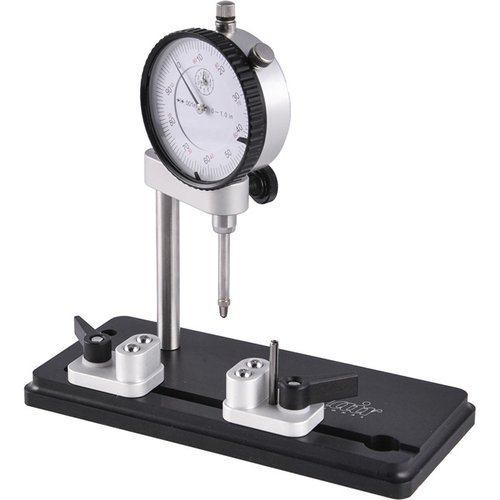 Il Sinclair Concentricity Gauge è facile da usare, preciso e accetta casi fino a 50 BMG, garantendo misurazioni accurate per i ricaricatori seri.