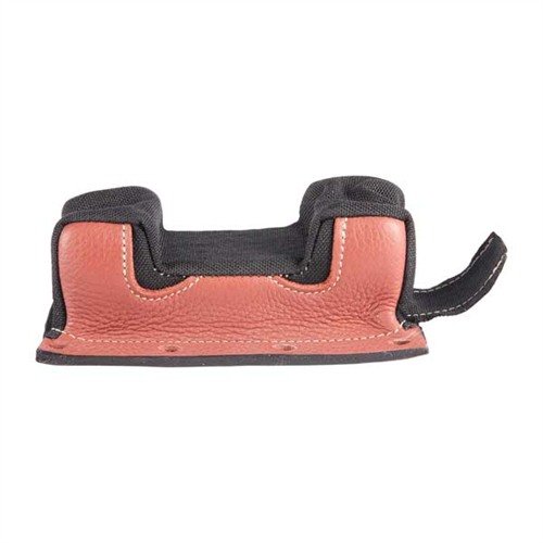 Le borse anteriori Edgewood offrono una costruzione robusta con lati in pelle rinforzata e un top in nylon pesante, disponibili in diverse misure e stili.