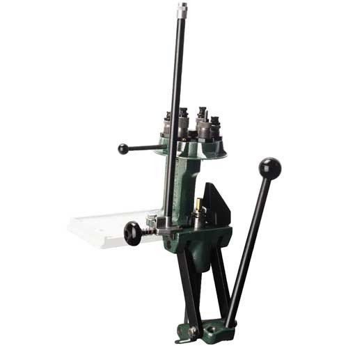 Entdecke die RCBS Turret Press! 🎯 Einfaches Wiederladen im Einzel- oder progressiven Modus, robust und vielseitig für verschiedene Kaliber.