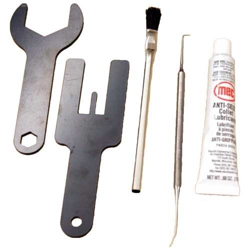 Mit dem MEC Maintenance Kit hast du alle Werkzeuge, die du brauchst, um deinen MEC Reloader effizient zu warten: Anti-Seize Lubricant, Pick, Brush, Column Spring Lifter und Closure Nut Wrench.