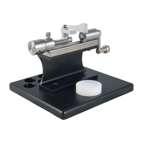 Il kit L.E. Wilson Stainless Micro Trimmer offre una precisione senza pari con regolazioni rapide, supporto per 9 portacartucce e design robusto per un'ottima lavorazione.