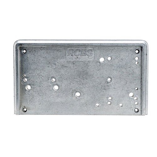 Gagne du temps et de l'espace avec la Base Plate-3 d'RCBS, idéale pour monter rapidement tes outils de rechargement sur n'importe quelle surface de travail.