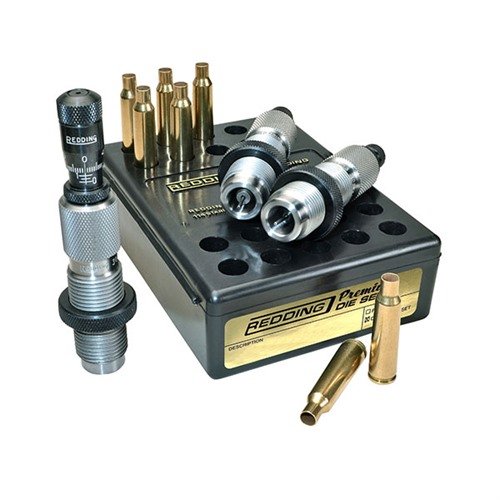 Le set de dies Redding Premium Deluxe 222 Remington offre une précision supérieure avec un bouton de taille en carbure et un micromètre de siège pour un ajustement facile.