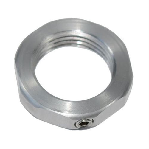 Il dado di bloccaggio in acciaio inox L.E. Wilson con set screw permette di fissare i dies di ricarica, facilitando il reinserimento senza dover riaggiustare la profondità.