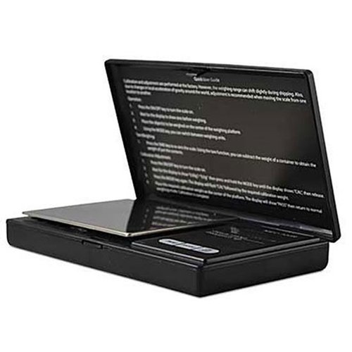 Il Reloading Scale Kit di MEC Reloading offre precisione e coerenza con una capacità di 100g e risoluzione di 0.1 grain, ideale per pesare i tuoi carichi.