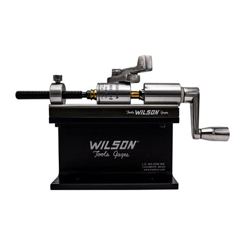 Das Wilson Case Trimmer Kit bietet eine langlebige Edelstahl/TiN-Beschichtung, einen stabilen Stand und präzise Anpassungen für .17 - .45 Kaliber Hülsen.