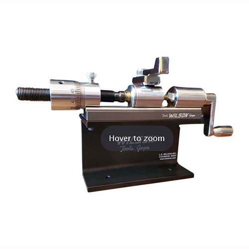 Das Wilson Case Length Micro Trimmer Kit bietet präzise Anpassungen, eine langlebige Edelstahl-Oberfläche und ist ideal für .17 - .45 Kaliber Hülsen. Made in U.S.A.