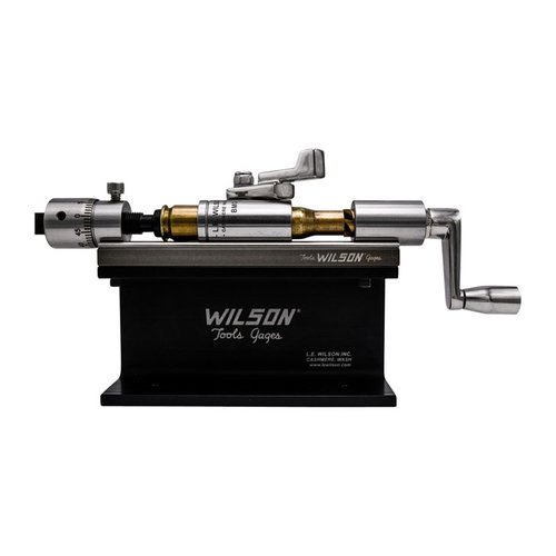 Il kit di trimmatura L.E. Wilson .50 BMG Microstop offre una regolazione precisa, supporta casi fino a .50 BMG e include tutti gli strumenti necessari per una ricarica di qualità.