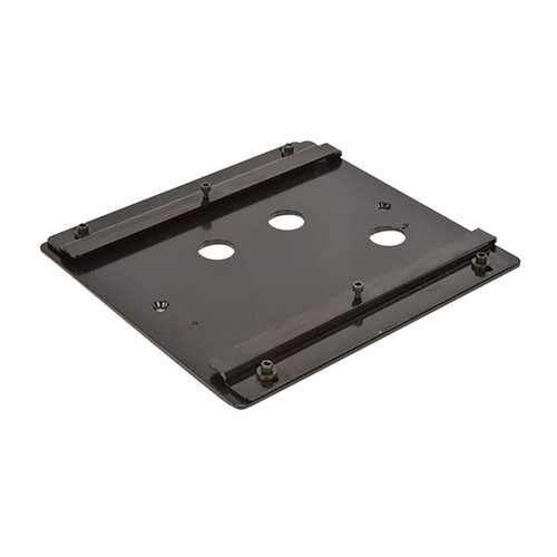 Le MEC JIG FIXTURE se fixe facilement sur un banc ou peut être utilisé en autonomie, parfait pour les modèles 600 JR., 650, 700 Versamec et plus.