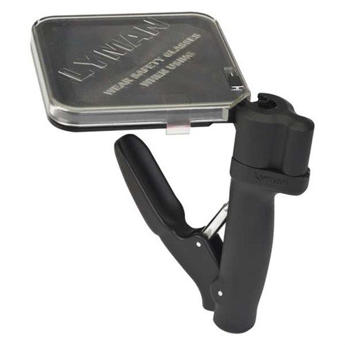 Avec l'outil de mise à amorce E-ZEE Prime de Lyman, tu peux amorcer à la main facilement, grâce à des plateaux anti-déversement et une poignée ergonomique.