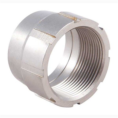 Le SAVAGE 116 Barrel Lock Nut en acier inoxydable argenté assure une fixation robuste pour ton arme, compatible avec les modèles 112/116 SS à chargement par le haut.