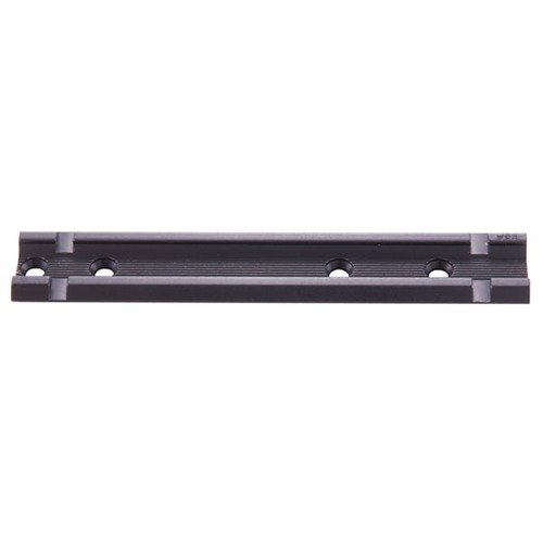 La base Weaver monopezzo per Benelli offre una montatura robusta e leggera per ottiche, con due slot incrociati per una vasta gamma di scopi e un profilo basso.